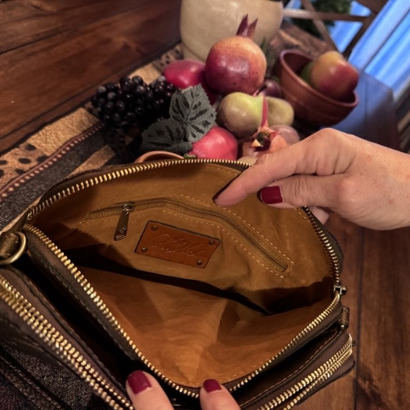 Patricia Nash Chambery Crossbody in Antique Gold, Unused and Beautiful - Picture 10 of 11